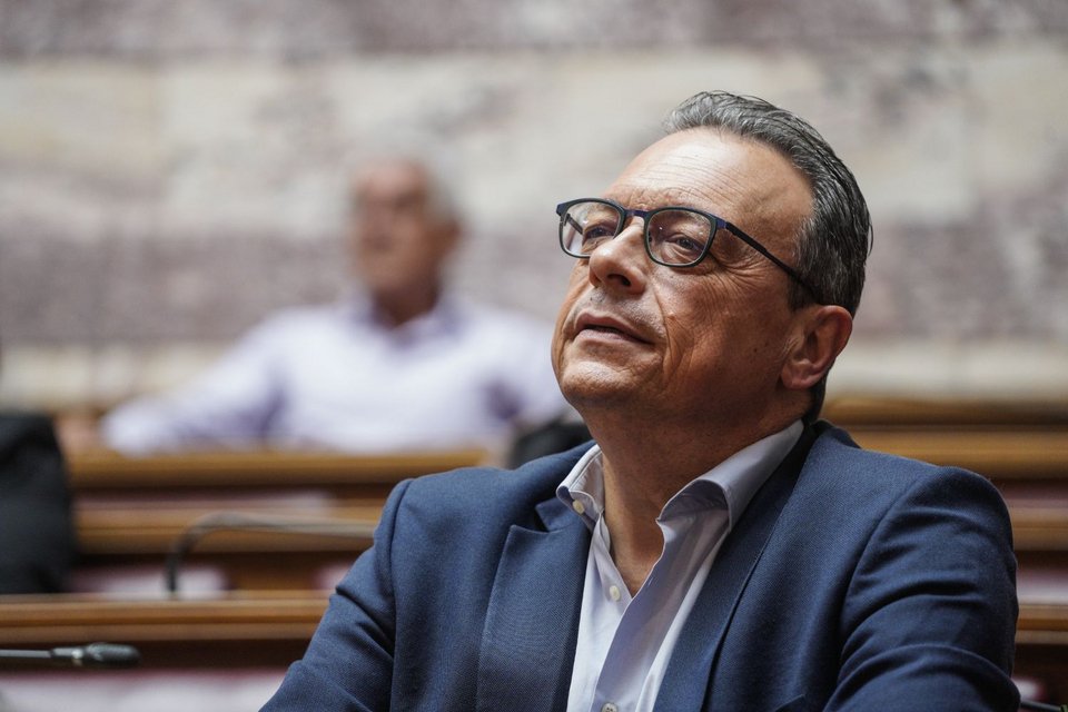 Έξαλλος ο Φάμελλος με το κομματικό ραδιόφωνο του ΣΥΡΙΖΑ