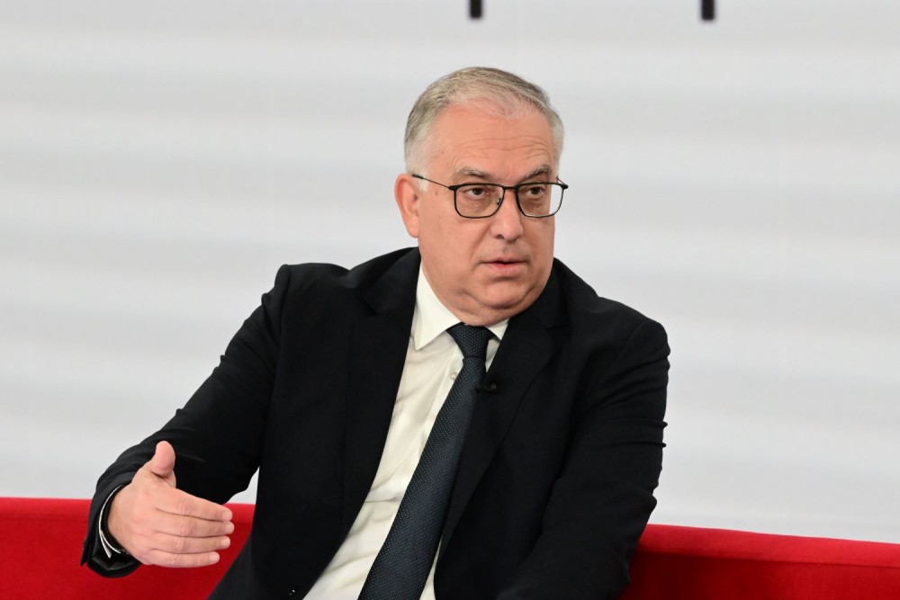 Aνασχηματισμός: Μην περιμένετε να κάνει ο Τάκης το briefing