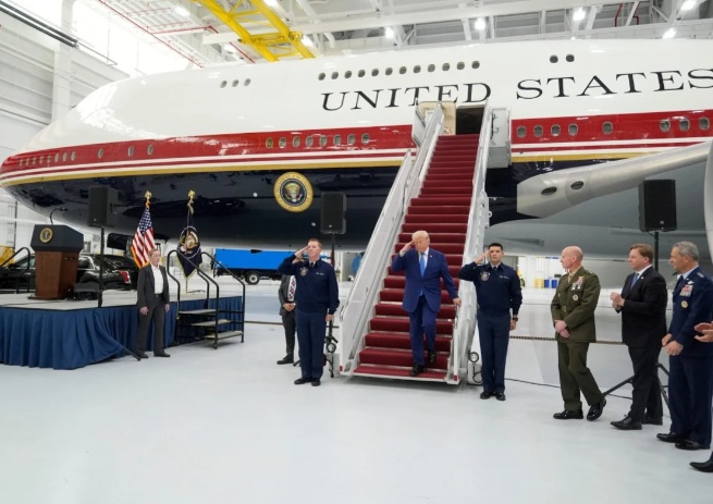 Το νέο Air Force One φέρνει στο προσκήνιο την επιρροή του Κατάρ στην Ουάσιγκτον