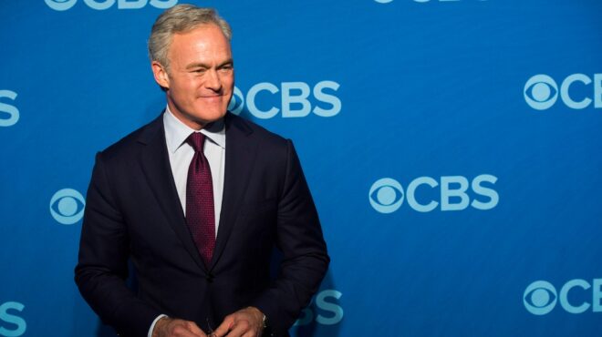 Το «60 Minutes» χάνει τον Σκοτ Πέλεϊ και βυθίζεται σε κρίση ηγεσίας