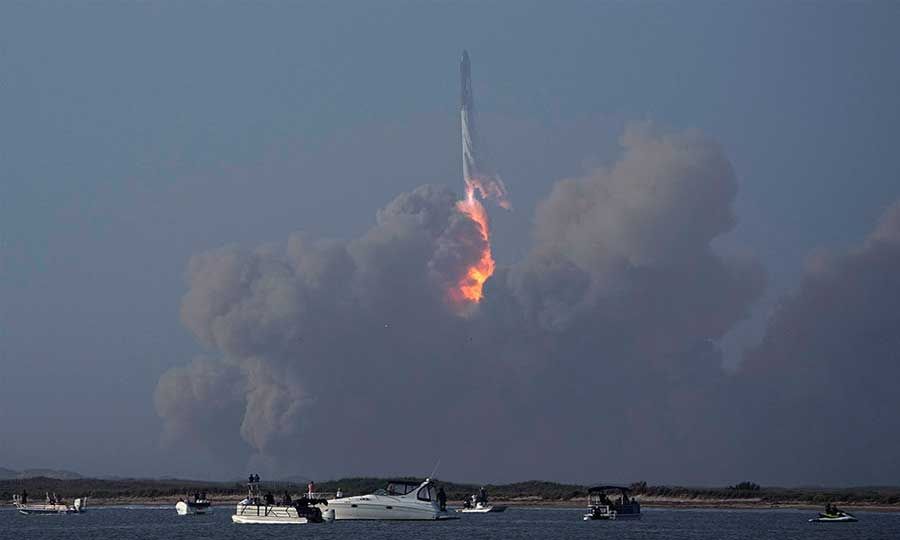 Η έκρηξη της Blue Origin φρενάρει τα σχέδια της NASA και ανοίγει αγώνα δρόμου για την επιστροφή του New Glenn