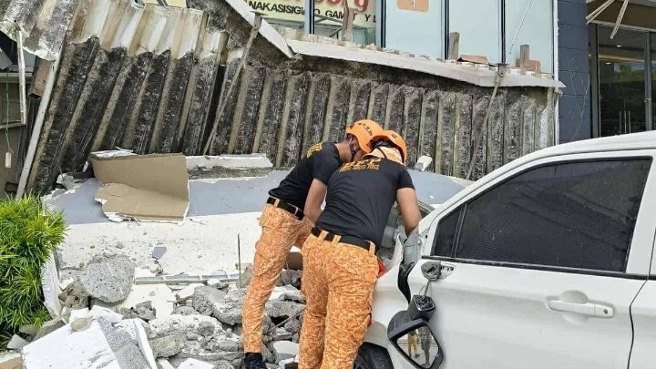 Σεισμός 7,8 Ρίχτερ στις Φιλιππίνες: δεκάδες νεκροί και τσουνάμι ως την Ιαπωνία