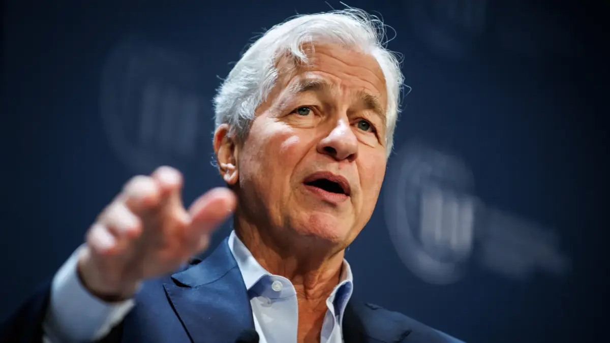 Jamie Dimon: Οι αγορές υποτιμούν τους κινδύνους – Δεν θα αγόραζα σήμερα ούτε μετοχές ούτε μακροπρόθεσμα αμερικανικά ομόλογα