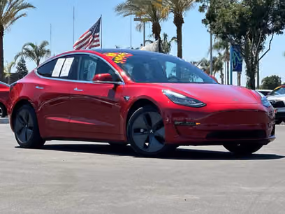 Η Tesla εγκαινιάζει τη νέα εποχή των αυτοκινήτων