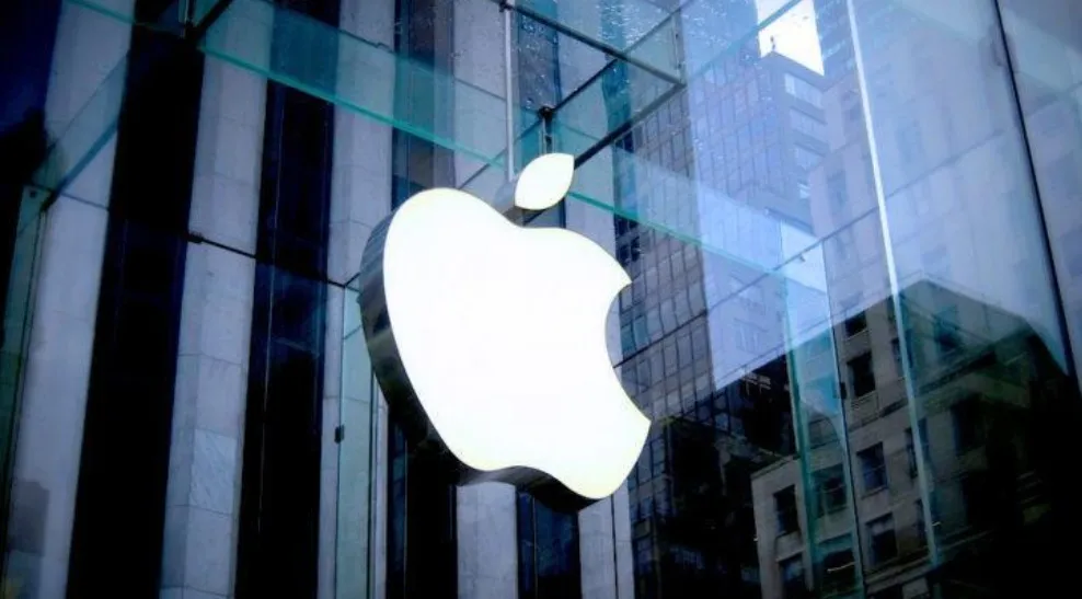 Apple και Google: Εντολή αφαίρεσης εφαρμογών «γυμνώματος» από τα App Stores