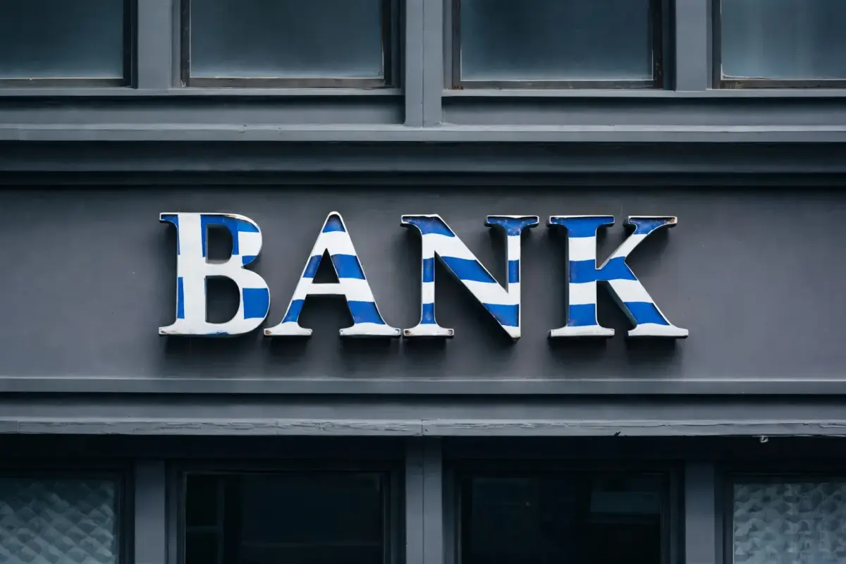 KBW: Οι ελληνικές τράπεζες αλλάζουν πίστα – «Outperform» για Εθνική και Πειραιώς, στο 5% το discount