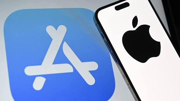 Η Apple λανσάρει το App Store και αλλάζει τις online αγορές
