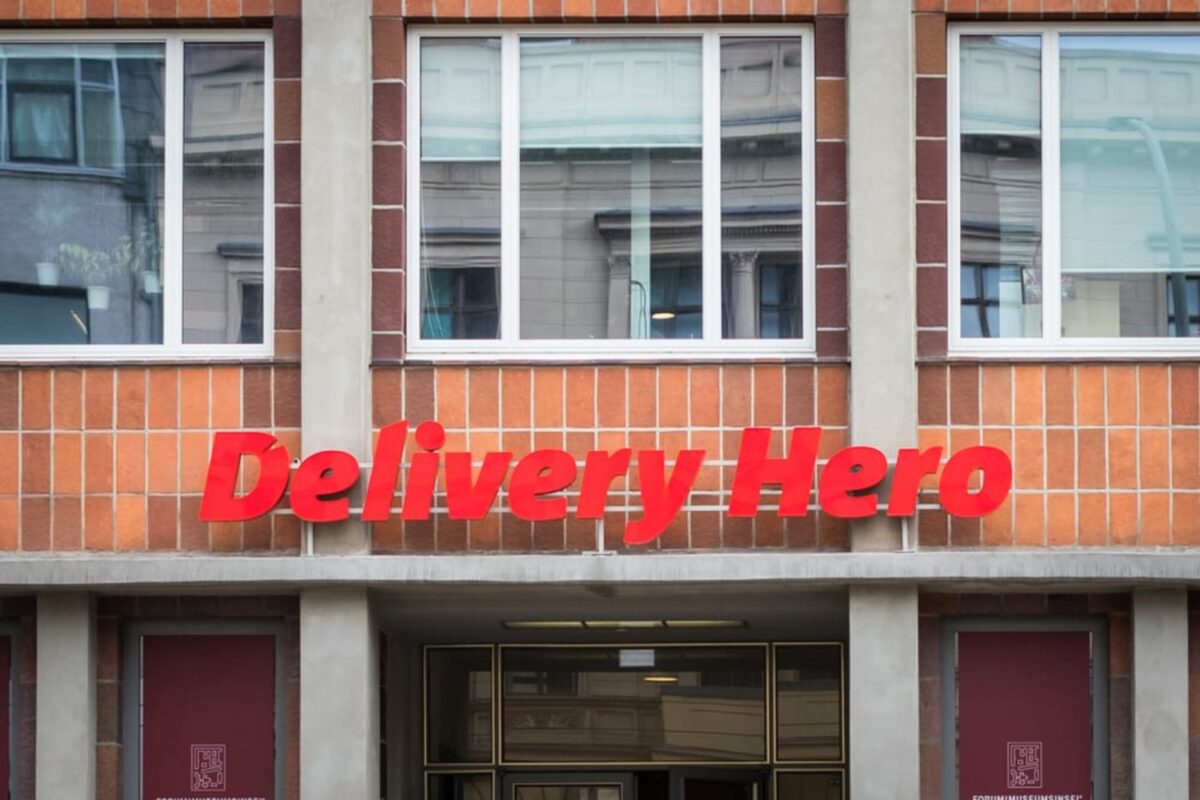 Η Uber εξαγοράζει τη Delivery Hero έναντι 12,7 δισ. ευρώ – Νέα εποχή για τις κατ’ οίκον παραδόσεις