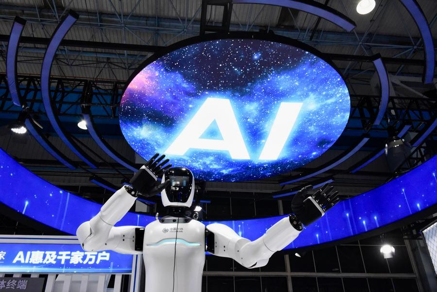 Κινεζική AI ξεπερνά το Claude Code της Anthropic στην αυτόνομη έρευνα
