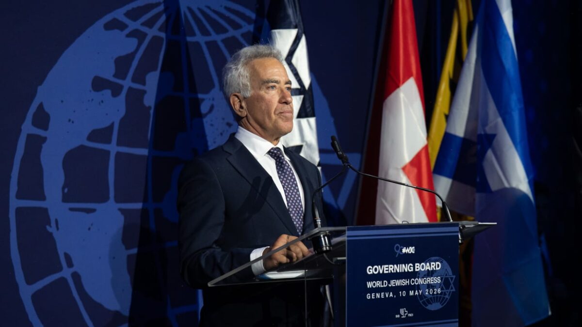 Άνταμς: «Εμπιστεύομαι τον Τραμπ – Ξέρει πώς να χειριστεί το Ιράν»