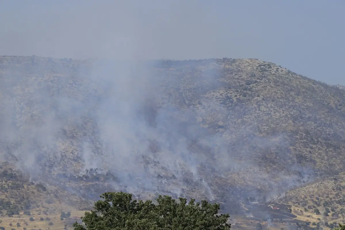 Εκδηλώθηκε φωτιά σε χαμηλή βλάστηση στο Σχιστό Περάματος