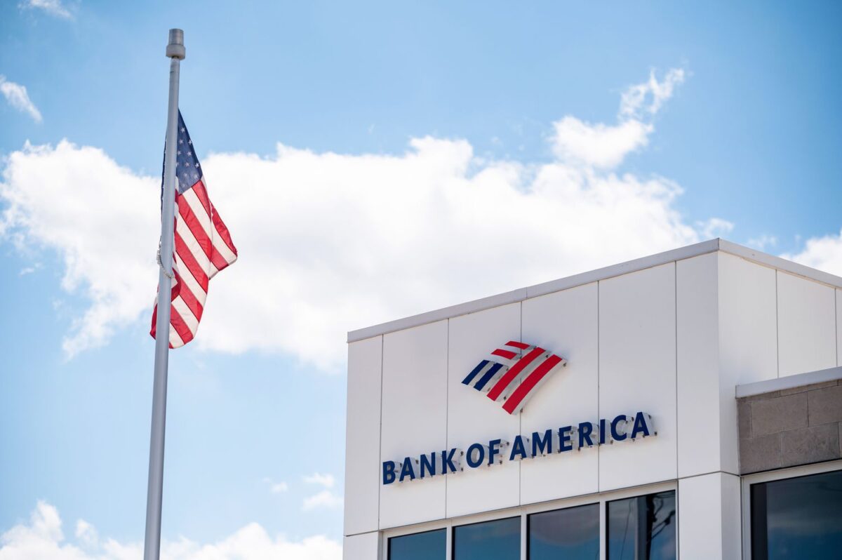 Bank of America: Οι επενδυτές επιστρέφουν στο ρίσκο – Τράπεζες και κυκλικές μετοχές στο επίκεντρο