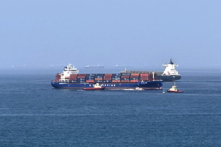 Εγκλωβισμένοι 6.000 ναυτικοί στα Στενά του Ορμούζ, αναφέρει ο Διεθνής Οργανισμός Ναυτιλίας