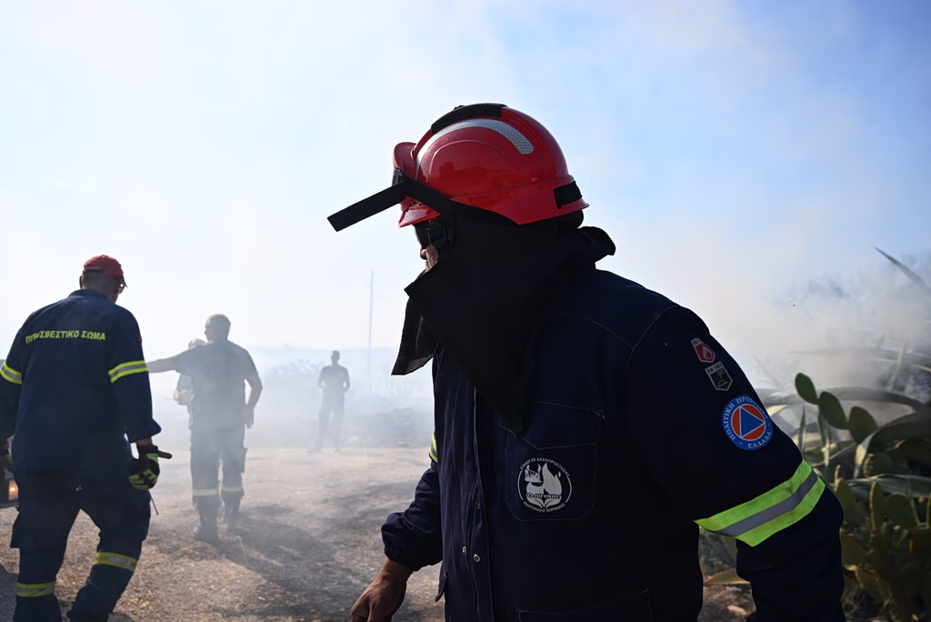 Θήβα: Φωτιά εκτός ελέγχου! Μάχη με τους ανέμους η Πυροσβεστική