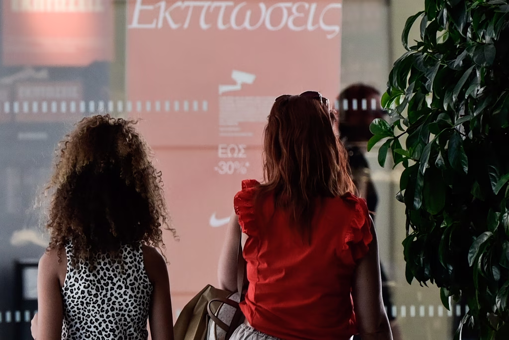 Εκπτώσεις: Ανοιχτά την Κυριακή! Προλάβετε τις προσφορές