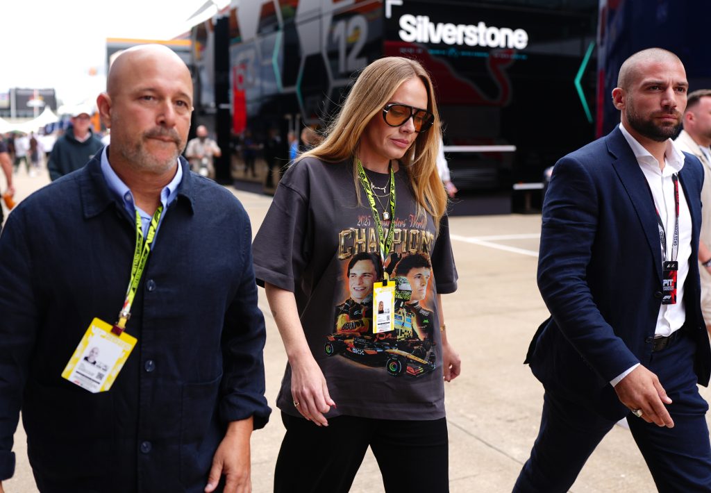 Adele: Με Lando Norris και F1 στο Silverstone! Αγνώριστη!