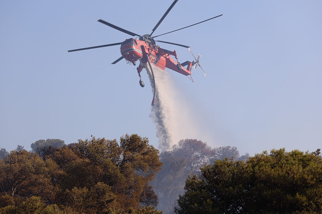 Φωτιά Θεσσαλονίκη: 112, ελικόπτερα, drones – Τι κρύβεται;