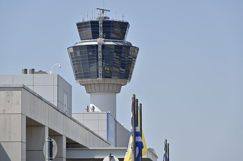 Ελλάδα σπάει ρεκόρ: 5.082 πτήσεις στον ουρανό μας!
