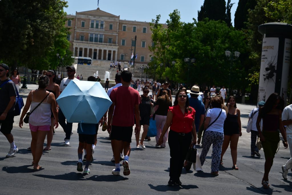 Καύσωνας στην Αθήνα: Κλιματιζόμενες Οάσεις & Έκτακτα Μέτρα