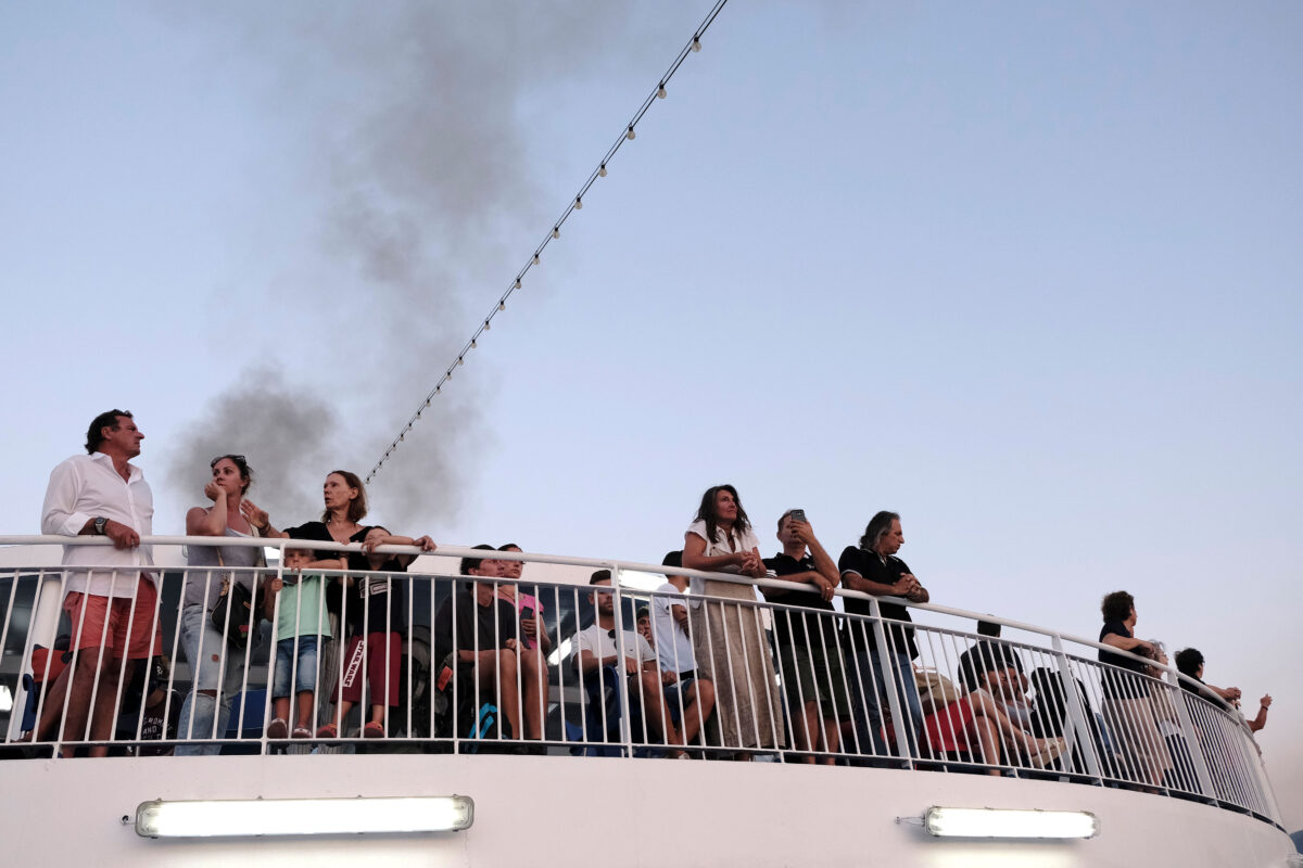 Σποράδες: 100% πληρότητα, δίωρη καθυστέρηση! Ένας χαμός