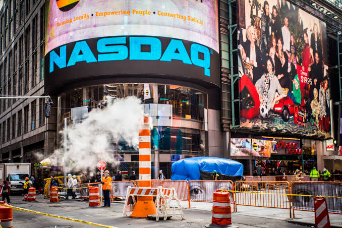 Η Wall Street ζει τη μεγάλη έκρηξη των dot- com