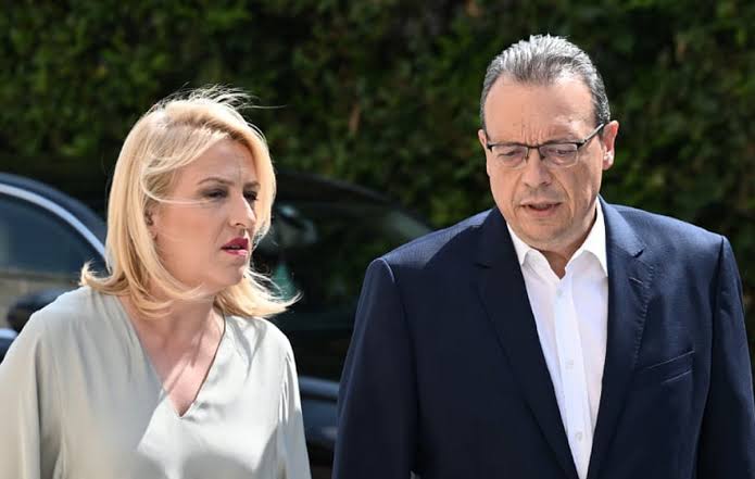 Ένα μπάχαλο βρήκε η Δούρου στο γραφείο του Φάμελλου