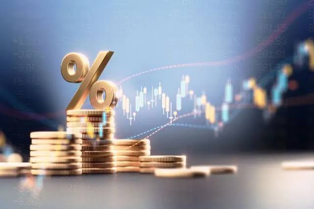 ΤτΕ: Άνοδος στα επιτόκια καταθέσεων και υποχώρηση στα νέα δάνεια τον Μάιο – Στο 4,30% το επιτοκιακό περιθώριο