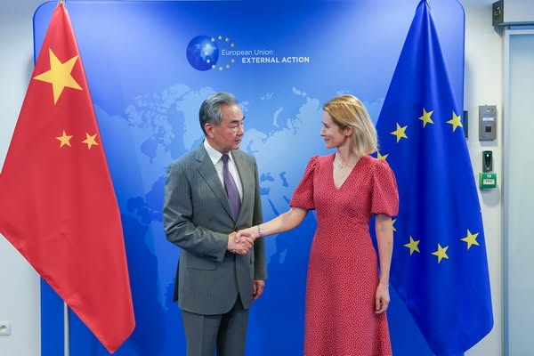 Μετά την ψυχρότερη σύνοδο ετών, η Κάλλας πάει Πεκίνο: τι διακυβεύεται στη νέα φάση ΕΕ-Κίνας