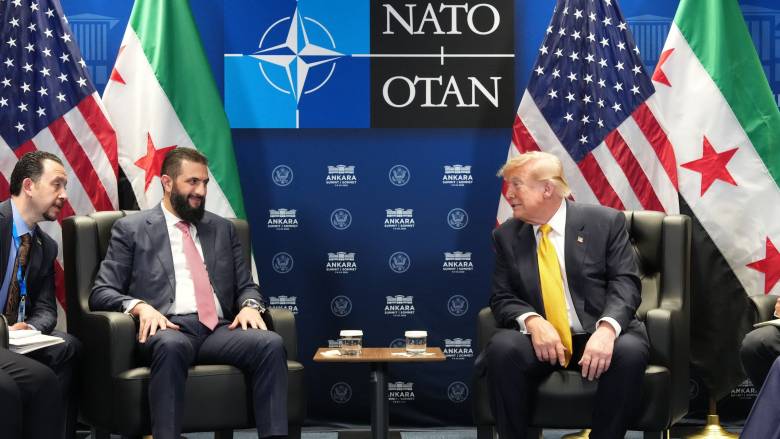 ΗΠΑ: Η Συρία εκτός μαύρης λίστας τρομοκρατίας – Ο Τραμπ ανοίγει τον δρόμο για την ανοικοδόμηση