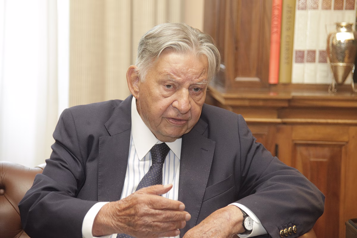 Πέθανε ο Γιάννης Βαρβιτσιώτης: Οι άγνωστες πτυχές της πολιτικής του διαδρομής