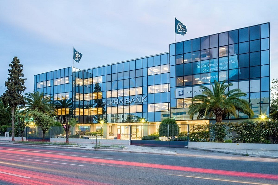 Alpha Bank: Ευνοϊκές προοπτικές για το διαθέσιμο εισόδημα και την περιουσιακή θέση των ελληνικών νοικοκυριών