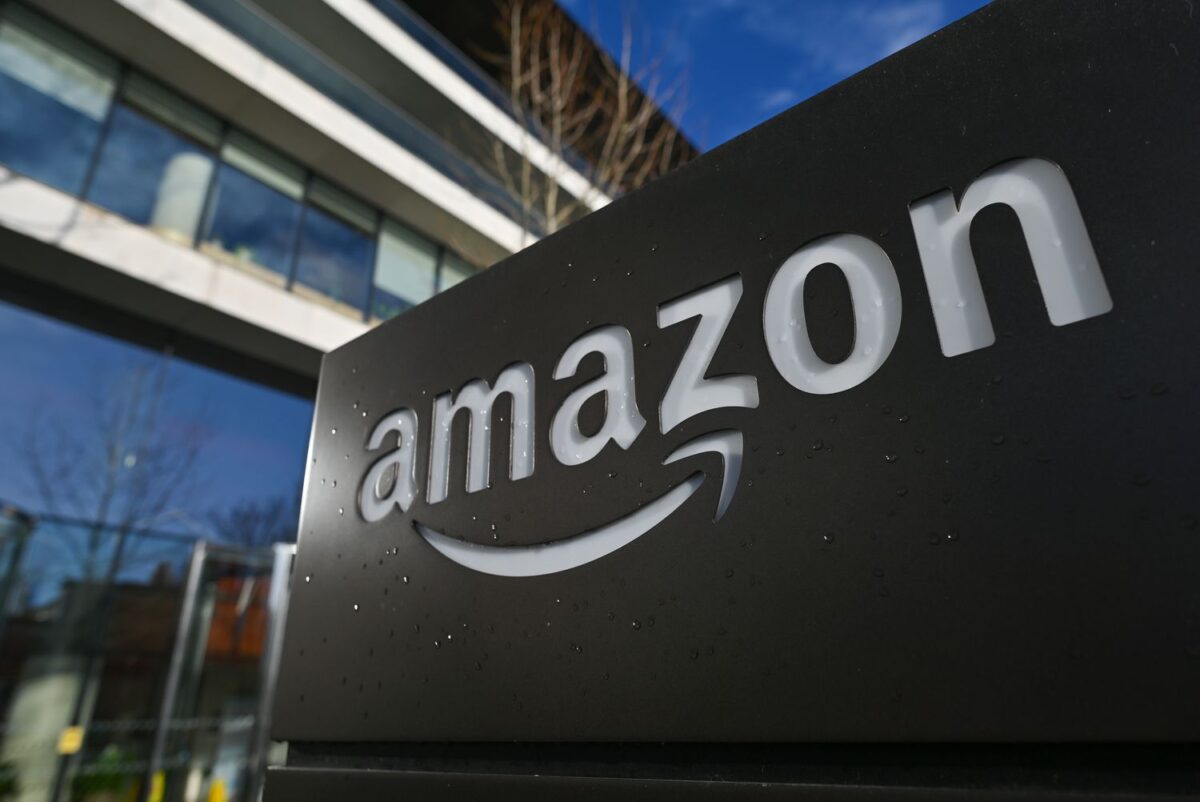 Amazon – Σαρώνει και καταστρέφει βιβλία για εκπαίδευση AI – Η αποκάλυψη με AirTag