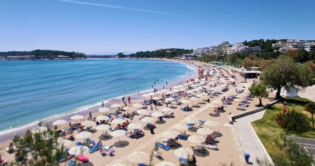 Έλεγχοι με drones και MyCoast σε πάνω από 300 παραλίες – Πρόστιμα έως 73.000 ευρώ