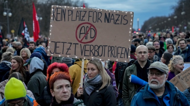 Γερμανία: Κλειστά μαγαζιά κατά της AfD – Στο 42% η ακροδεξιά