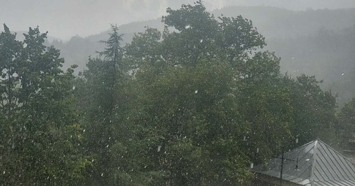 Τρίκαλα: Χαλάζι και καταρρακτώδης βροχή! Δείτε βίντεο