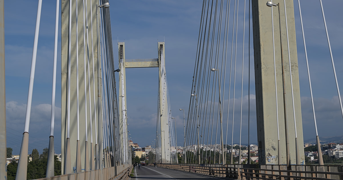 Σοκ στη Χαλκίδα: Άγγελος φύλακας έσωσε γυναίκα από τη Γέφυρα!
