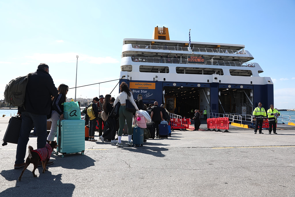 Χαμός στα λιμάνια: Πάνω από 60.000 ταξίδεψαν για Αύγουστο!