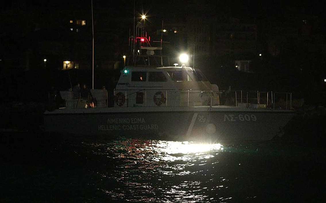Θρίλερ στη Μήλο: 33χρονος εγκλωβίστηκε σε βράχο 20μ!