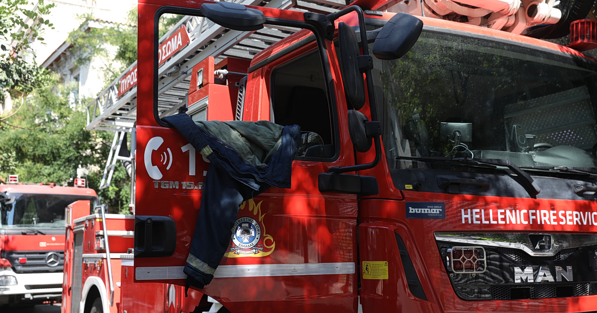 Κόλαση στο Ελληνικό: Φωτιά τύλιξε γκαράζ πολυκατοικίας!