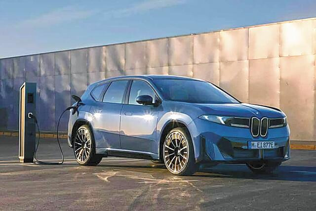 BMW: Το ρεύμα τη σώζει! Αύξηση πωλήσεων χάρη στα ηλεκτρικά