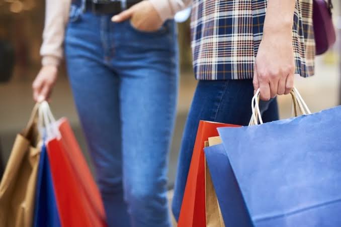 ΕΣΕΕ: Στο «κόκκινο» το λιανεμπόριο – Βουτιά στις πραγματικές πωλήσεις