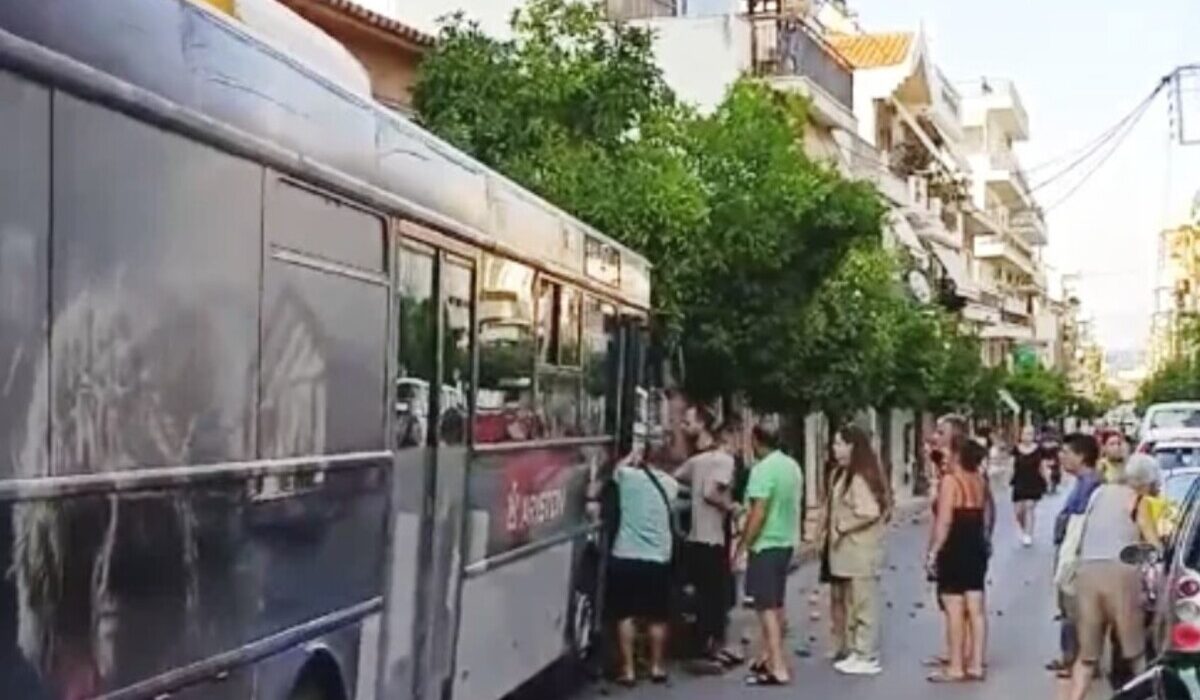 Αίγιο – Σοκ με οδηγό λεωφορείου – Υπέστη ανακοπή, το όχημα έγινε ανεξέλεγκτο στο κέντρο