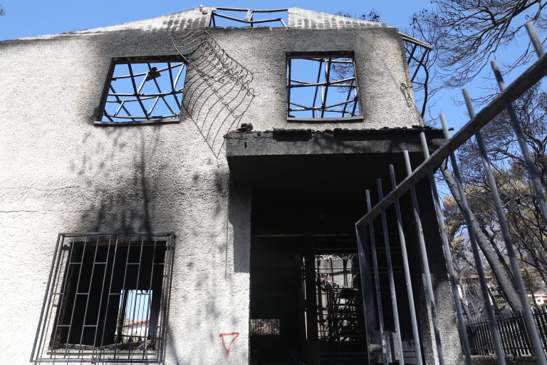 Πυρόπληκτες περιοχές – 325 αυτοψίες, 118 κόκκινα κτήρια – Τα αποτελέσματα ανά Περιφέρεια
