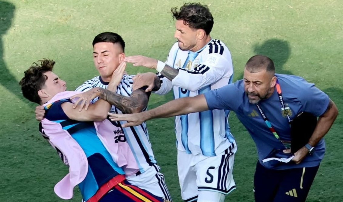 FIFA: Ποινές ύψους 10 και 7 αγωνιστικών σε Παρέδες και Μολίνα για τα επεισόδια στον τελικό του Μουντιάλ