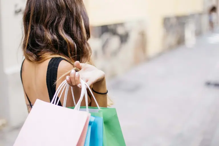 Ανησυχητικό σήμα από το λιανεμπόριο – Υποχωρούν τζίρος και πραγματικές πωλήσεις