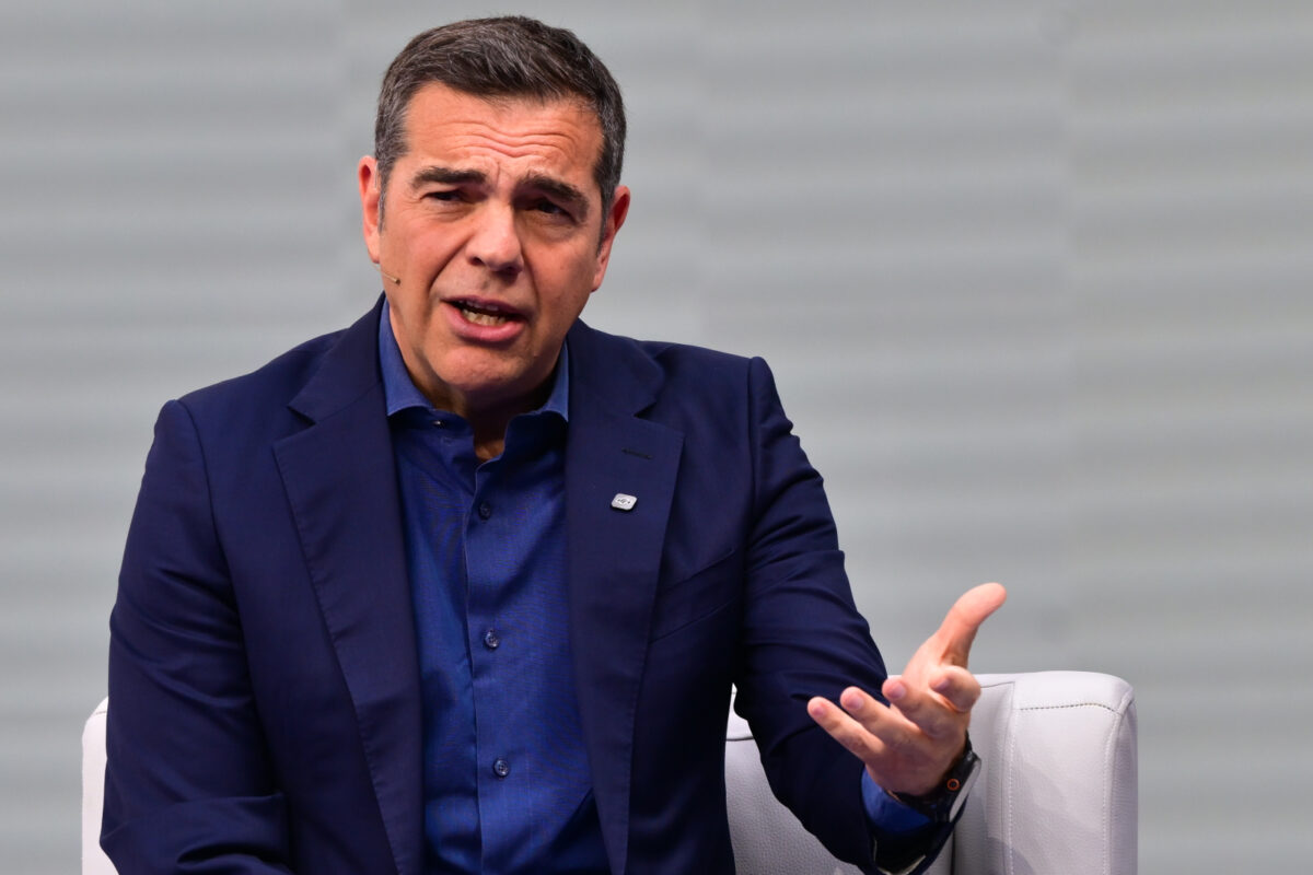 Ο Τσίπρας έμπλεξε με τους άκαπνους