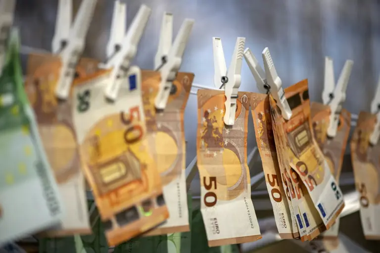 Σε ποια σοβαρή υπόθεση που απασχόλησε την Αρχή για το Ξέπλυμα φέρεται να εμπλέκονται πολύ μεγάλη εισηγμένη και επιχειρηματίας;
