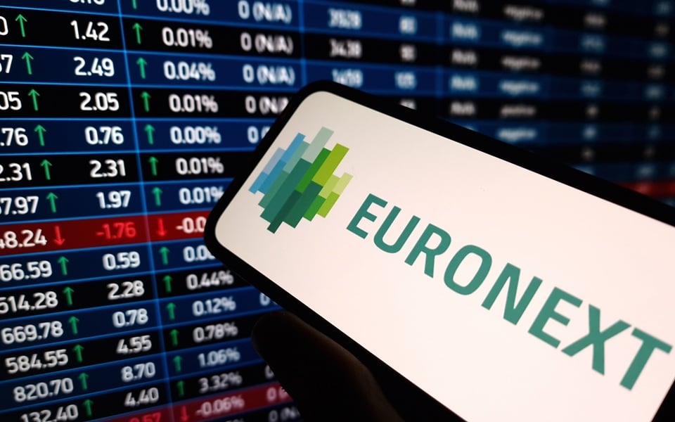 JPMorgan: Rebalancing δισεκατομμυρίων με «πρωταγωνιστές» τις ελληνικές μετοχές
