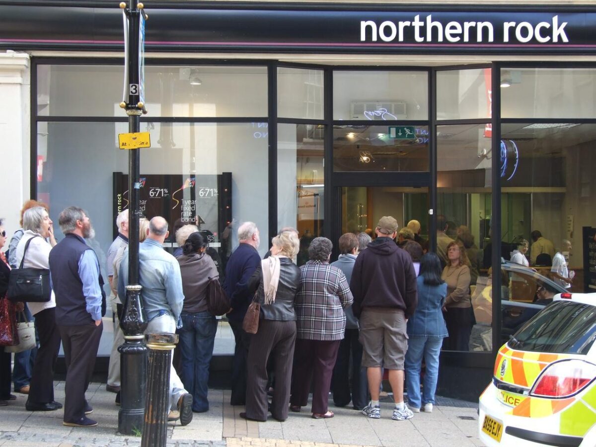 Η Northern Rock πυροδοτεί τραπεζικό πανικό στη Βρετανία