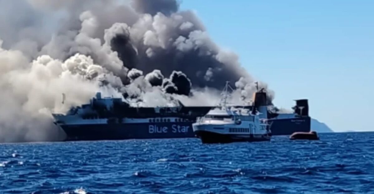 Φωτιά στο BLUE CARRIER 2: Στον αέρα ο ανεφοδιασμός Ρόδου και Κω – Κρίσιμα φορτία στο πλοίο